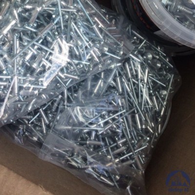 Заклёпка пластиковая нажимная черная 5х6,5 мм с шляпкой купить в Усть-Каменогорске